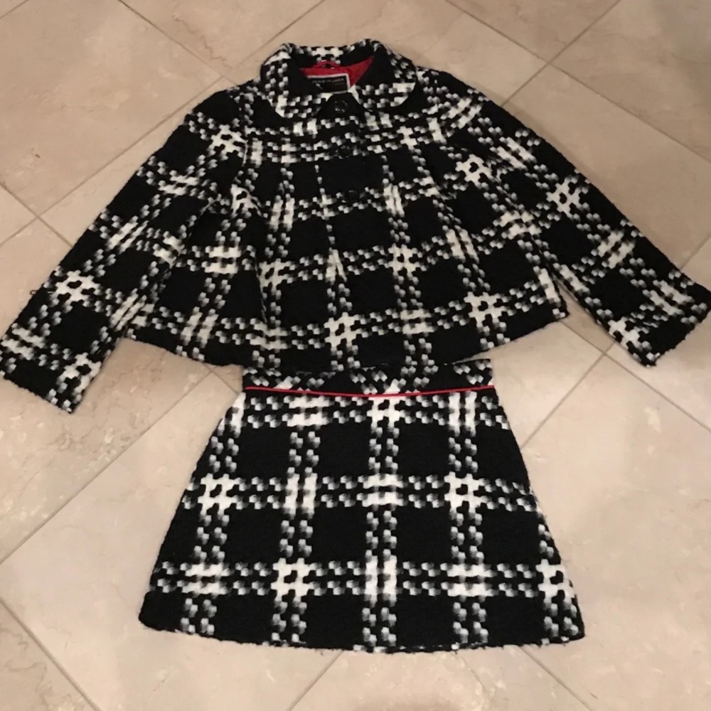 Black and white wool set
